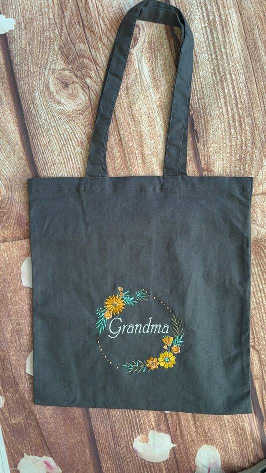 Personalised Embroidered Tote Bag – Floral Wreath with Custom Name | Gift for Mum, Grandma, Nan | Mother’s Day Shopping Bag